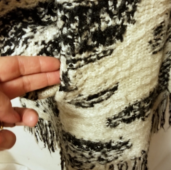 LAmade Lucy Black Fringe Blanket Cardigan Sz O/S - Picture 5 of 8